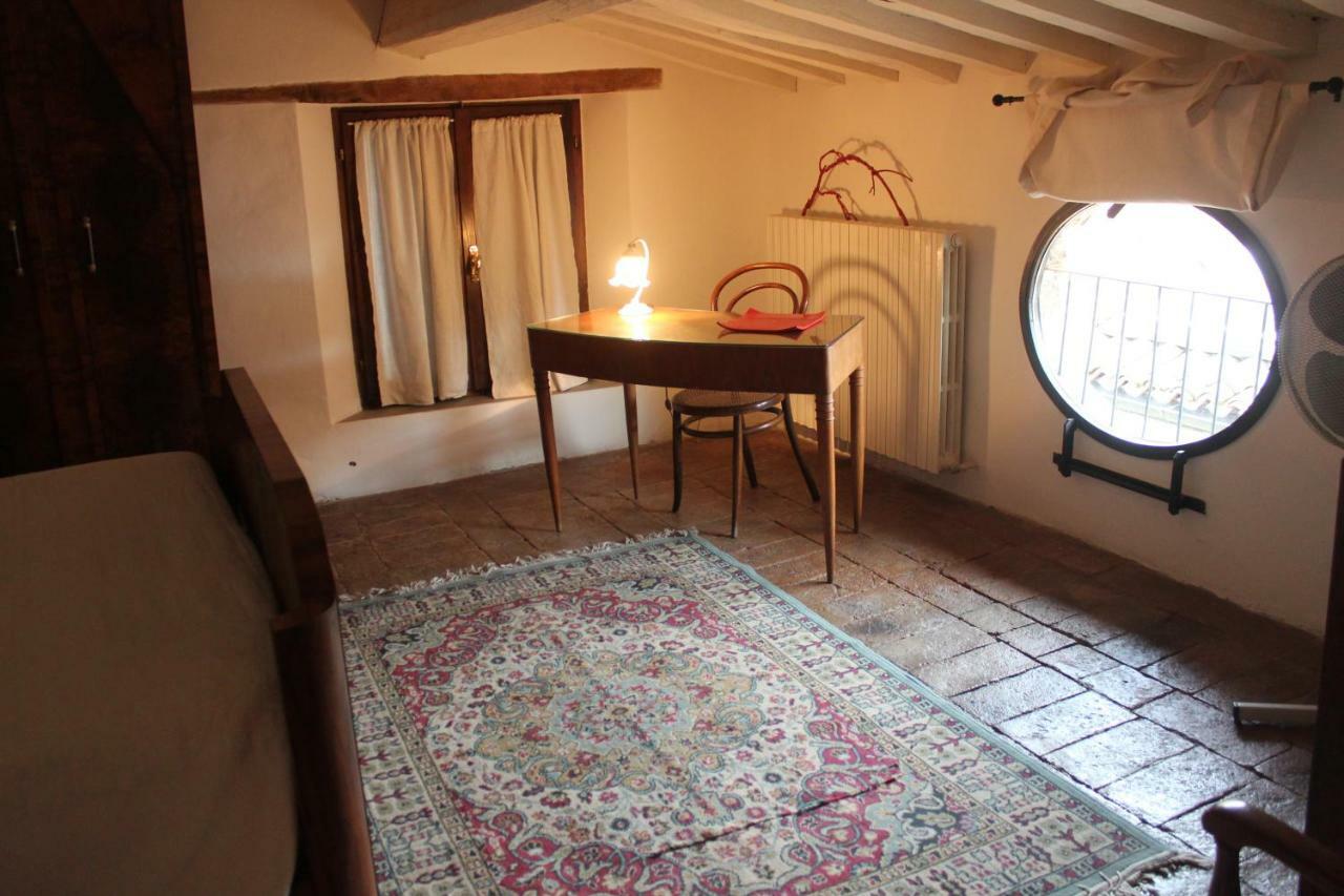 Residence Via Benamati Cagli Luaran gambar