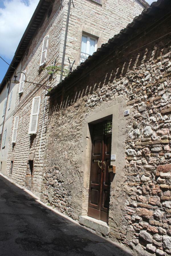 Residence Via Benamati Cagli Luaran gambar